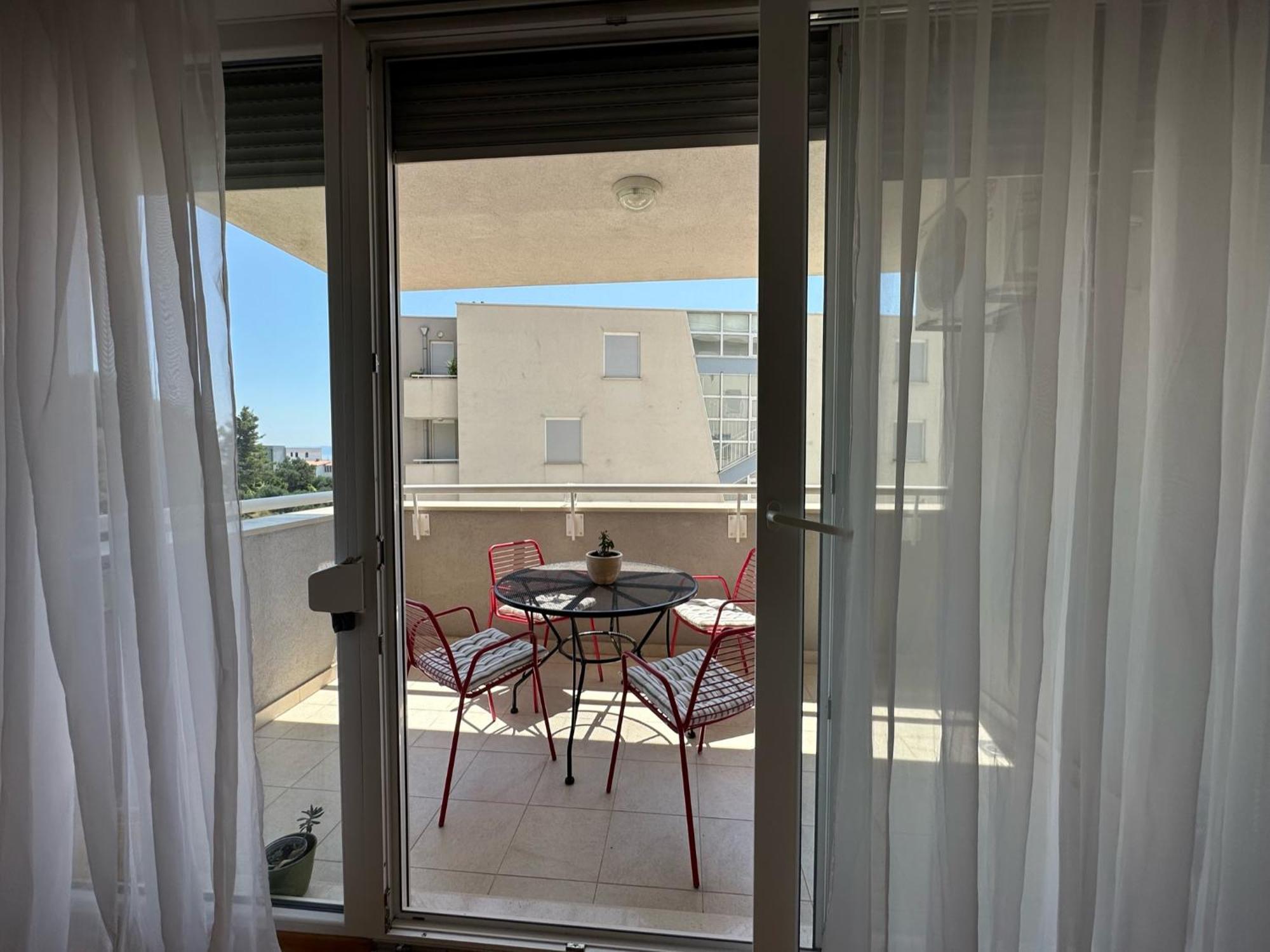 Happy Apartment